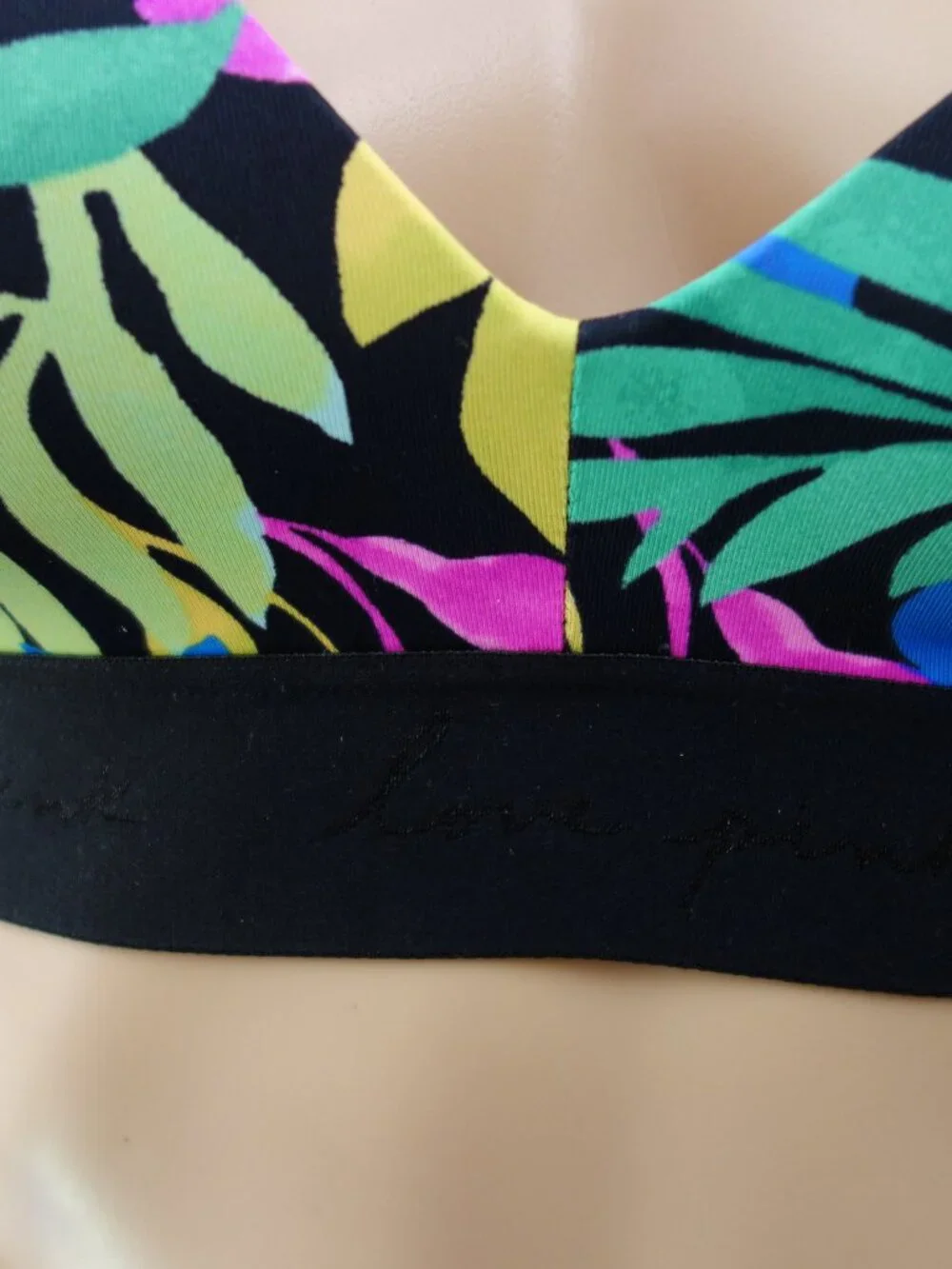 VS PINK Wear Everywhere Wireless Lightly Lined Bra Green Tropical (32A) EUC